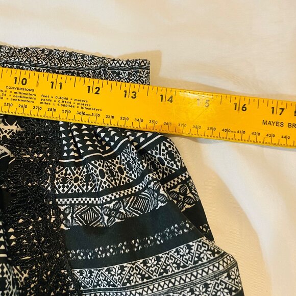 Charlotte Russe Womens Black & White Patterned Lace Trim Shorts Size M - Picture 5 of 8